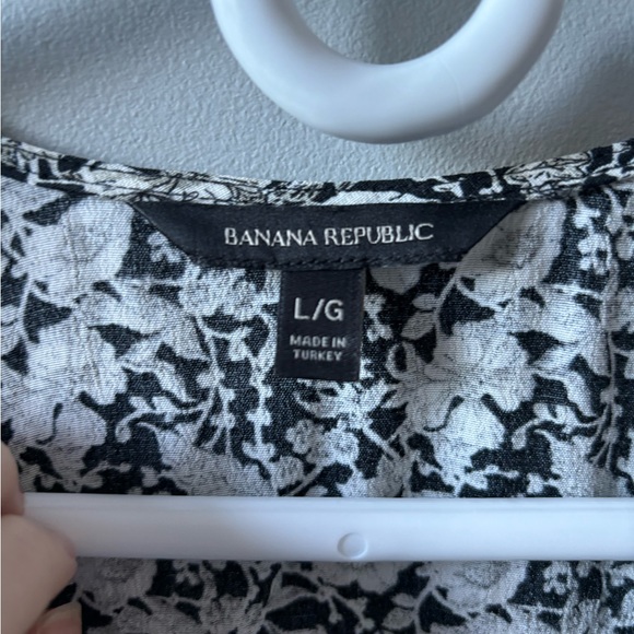 Banana Republic Large Floral Crossover Blouse Black and White - Picture 2 of 3